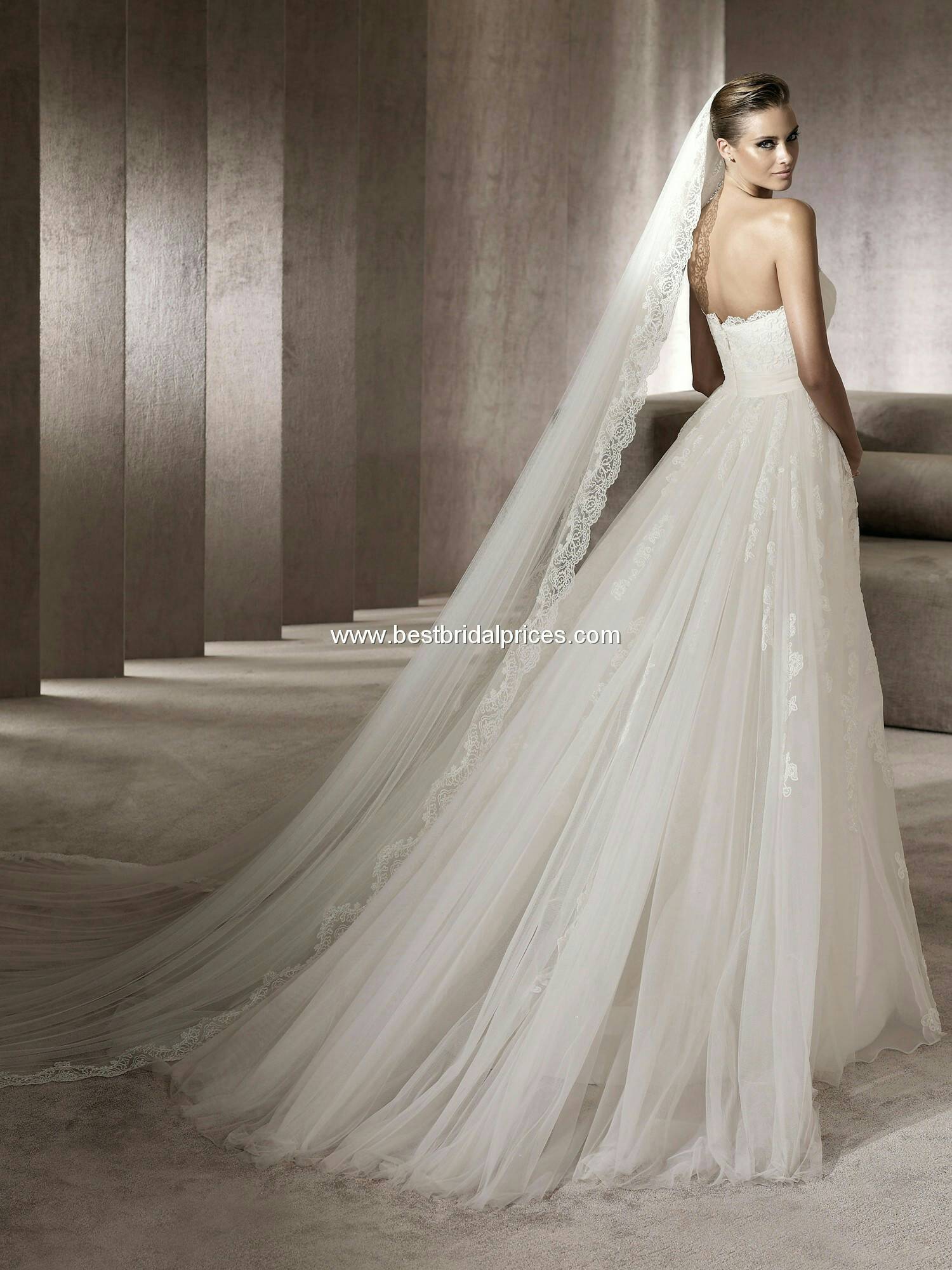 Pronovias内鱼尾外大拖超仙婚纱，大家觉得怎么样？租金5000值不值？