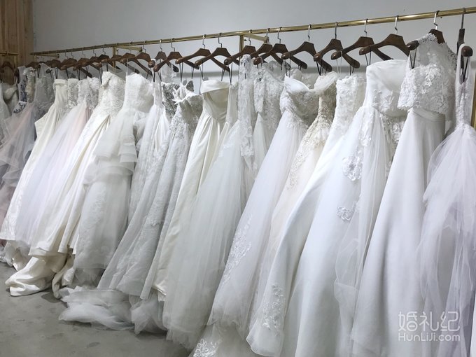 【明星新娘】同婚期新娘同台pk 这件绝对承包宾客目光！