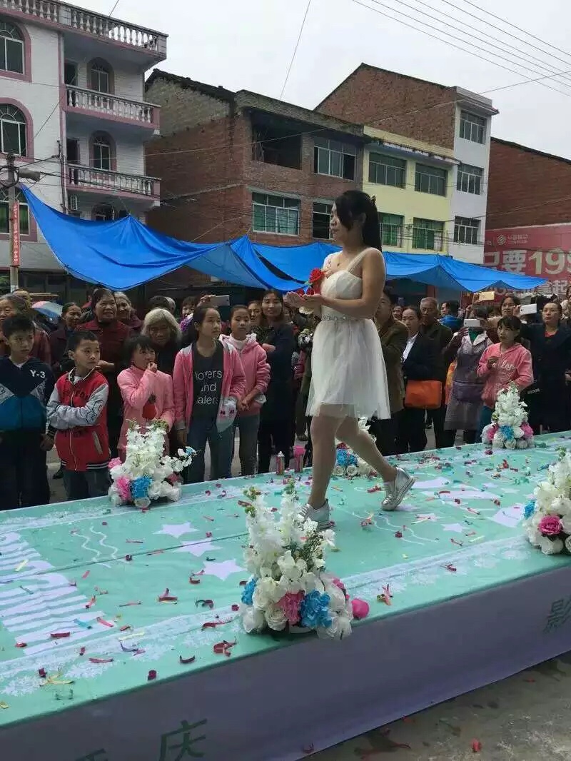 晒几张我婚期的图片[大笑][大笑]