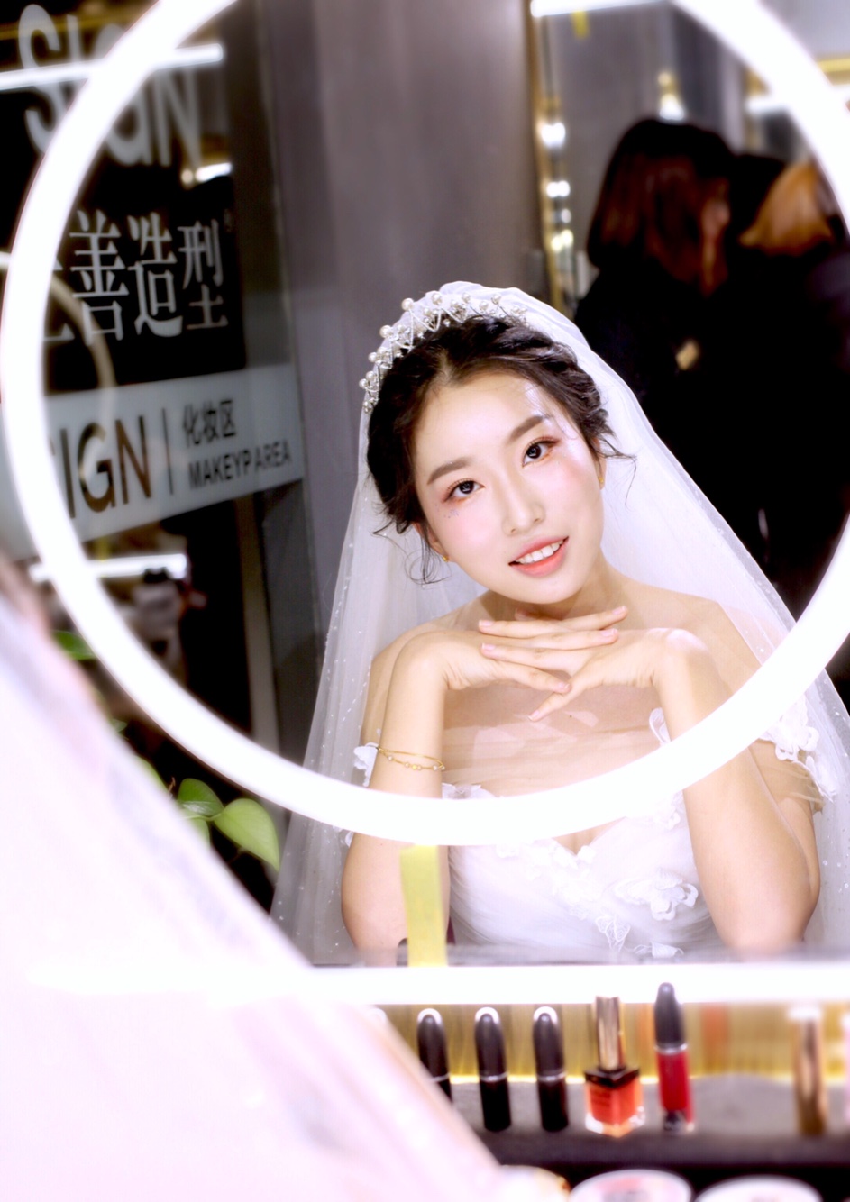 婚礼我就要吸人眼球！穿上这件敬酒服 惹火身材曲线太撩人