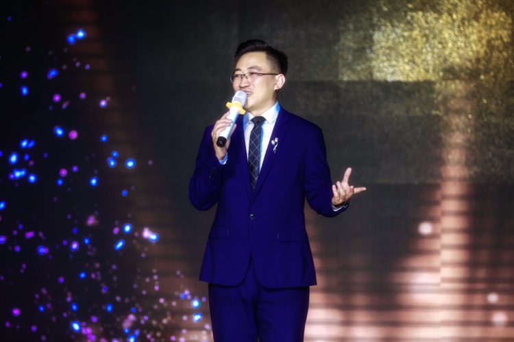 张玉忠