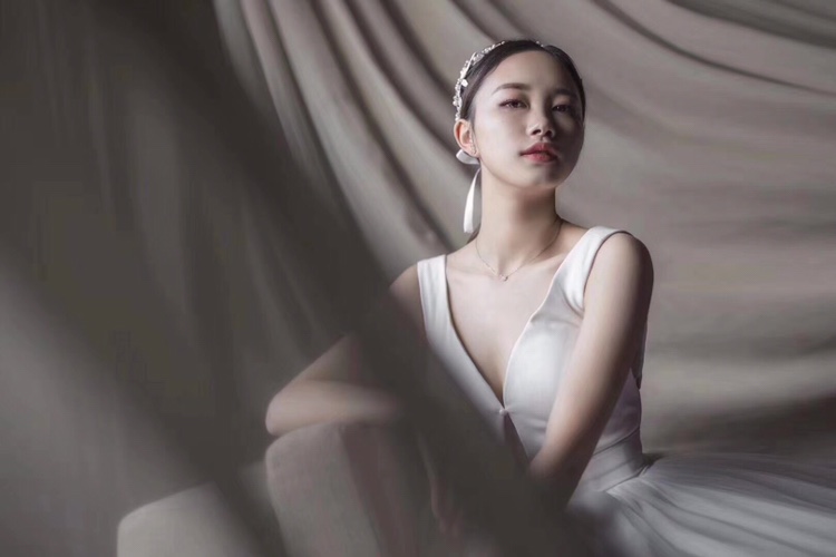 安吉丽娜婚纱礼服