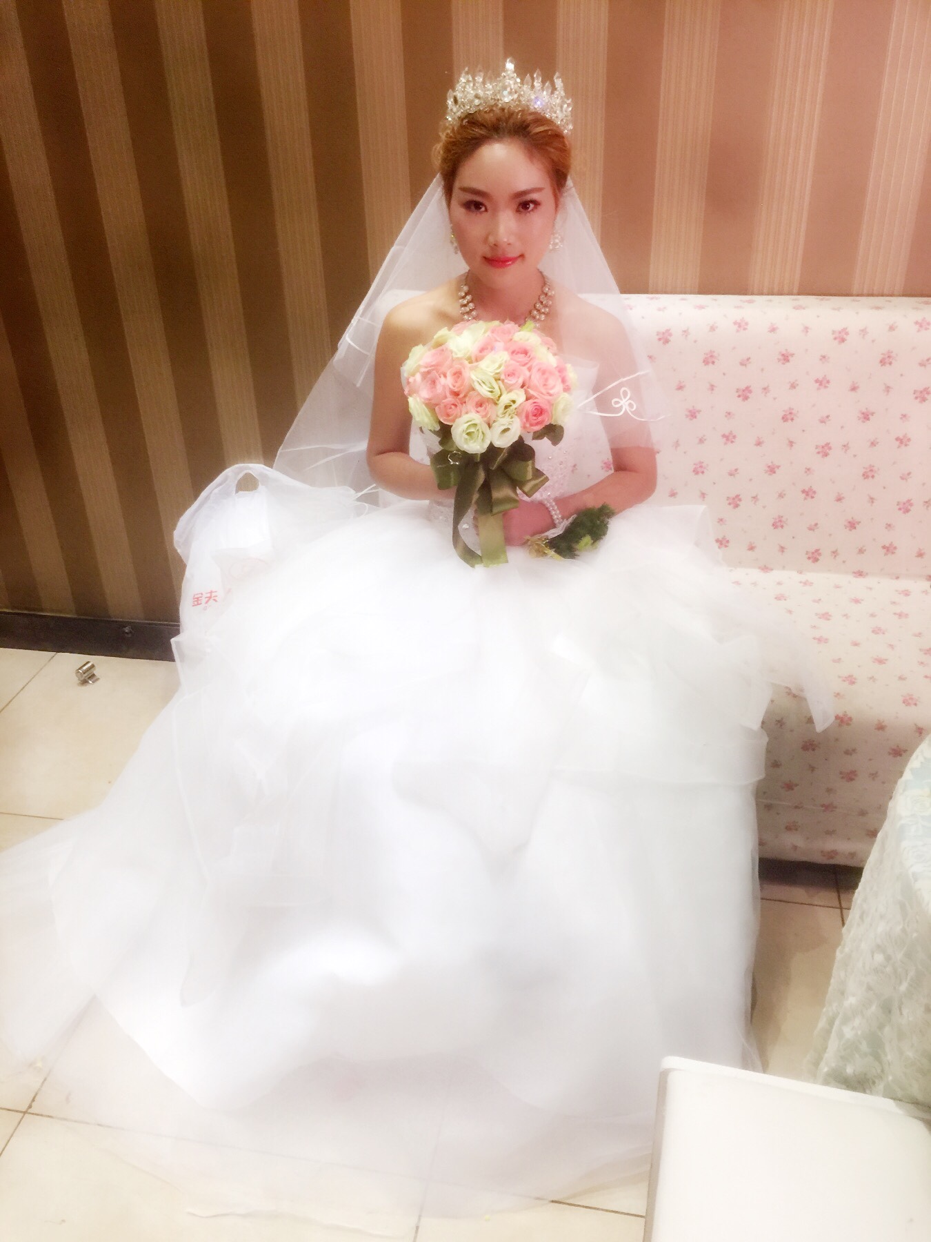 售卖婚纱礼服