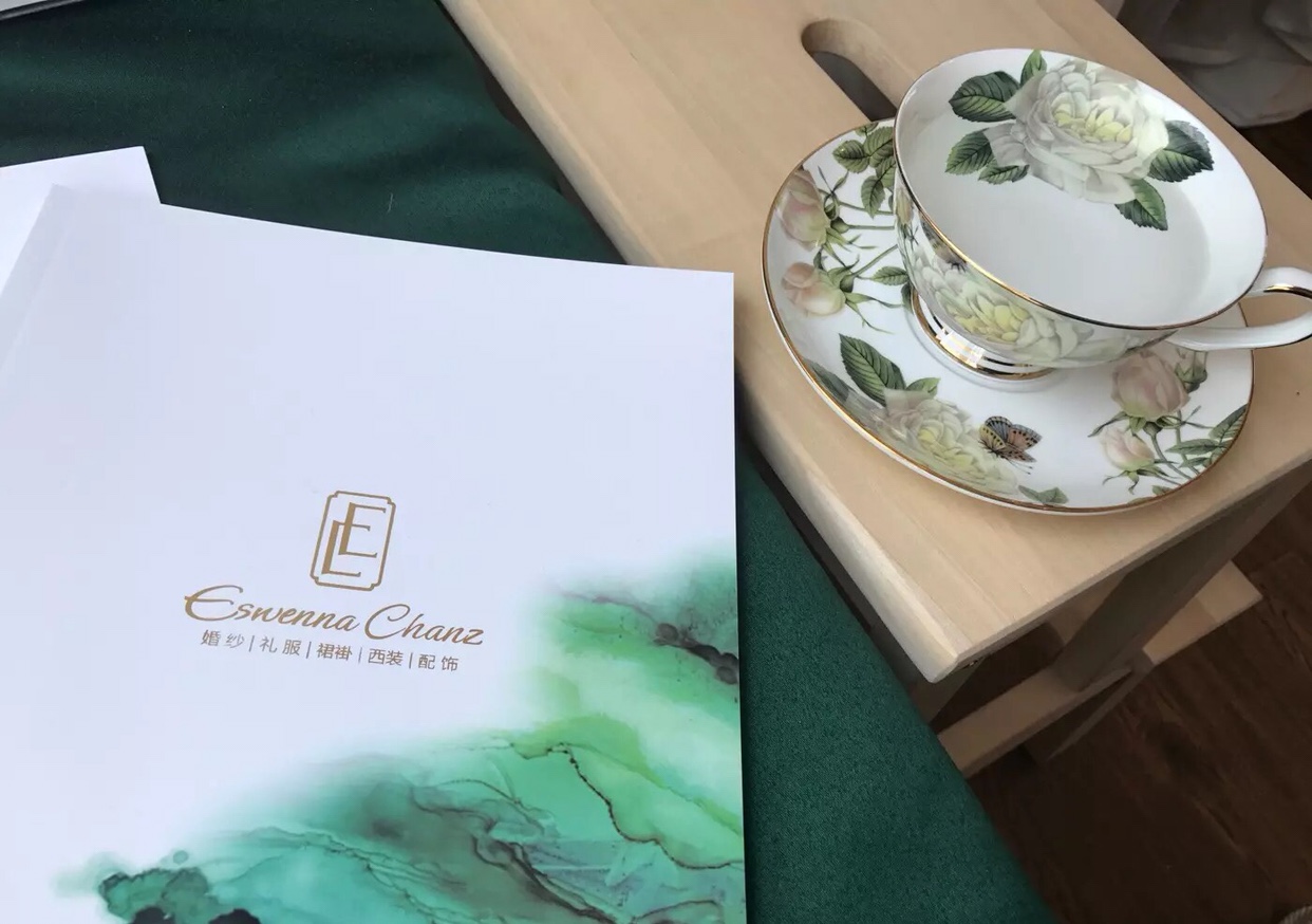 暴走4家终于敲定婚纱 裙摆少女范十足