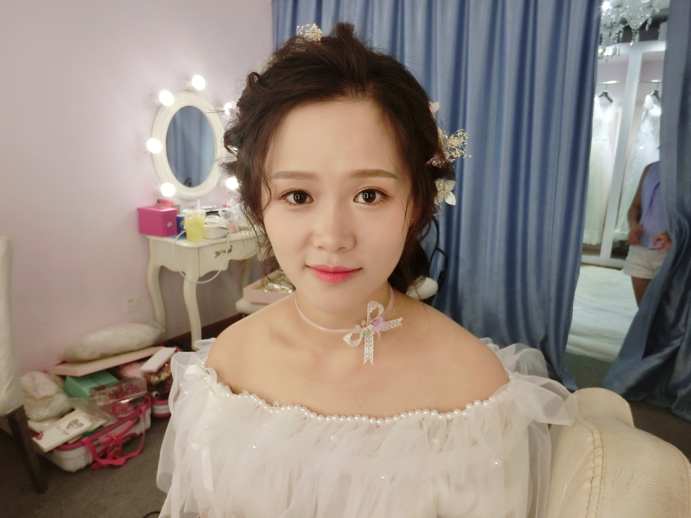 选到喜欢的婚纱，造型妆面也很棒