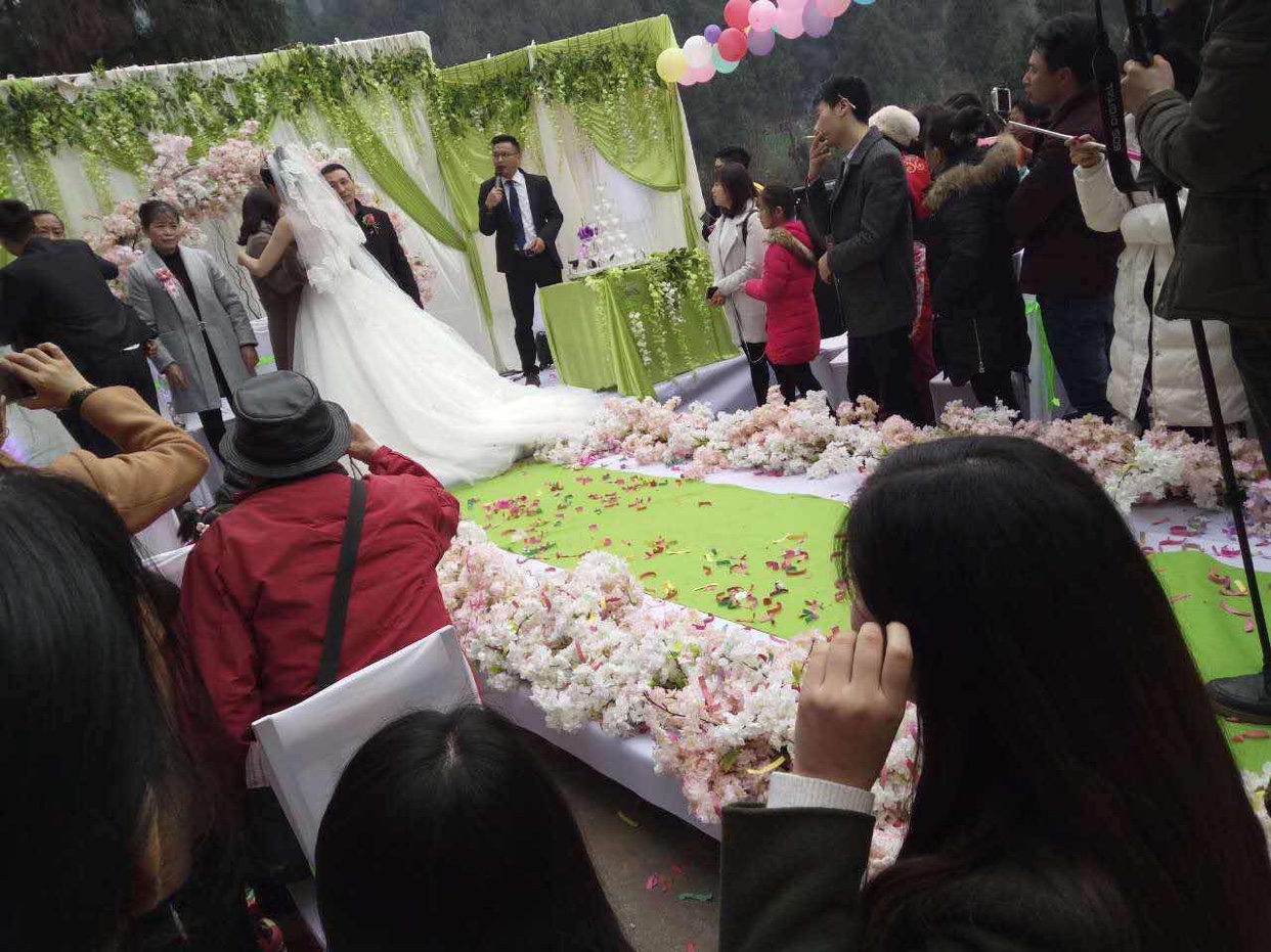 婚纱，秀禾服转让