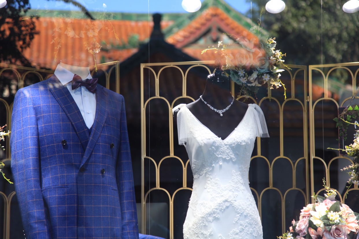 Lovest洛维思婚纱礼服集团