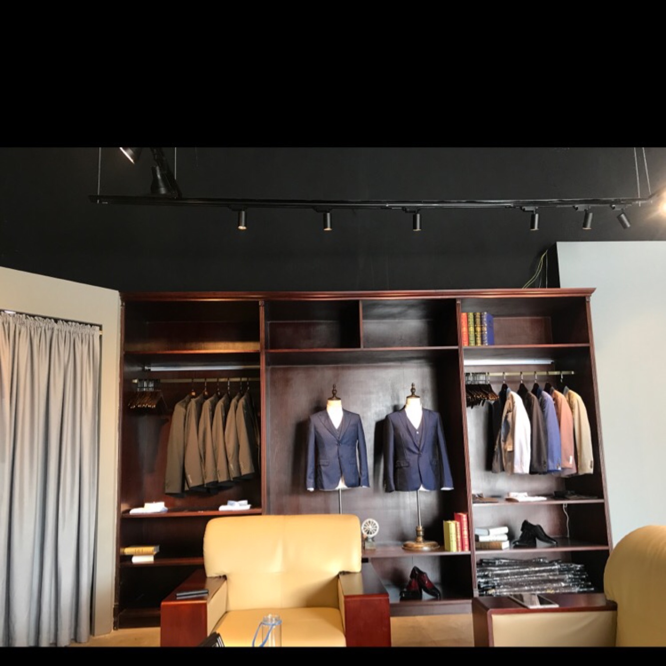 长兴奎纳泽尔服装店