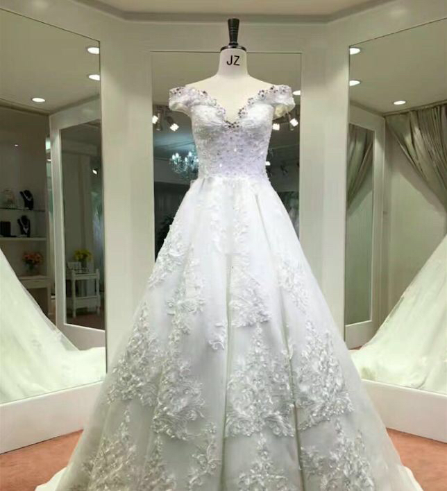 定制婚纱礼服_laliva婚纱礼服定制