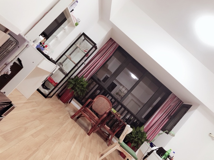 Mina彩妆造型婚纱礼服馆