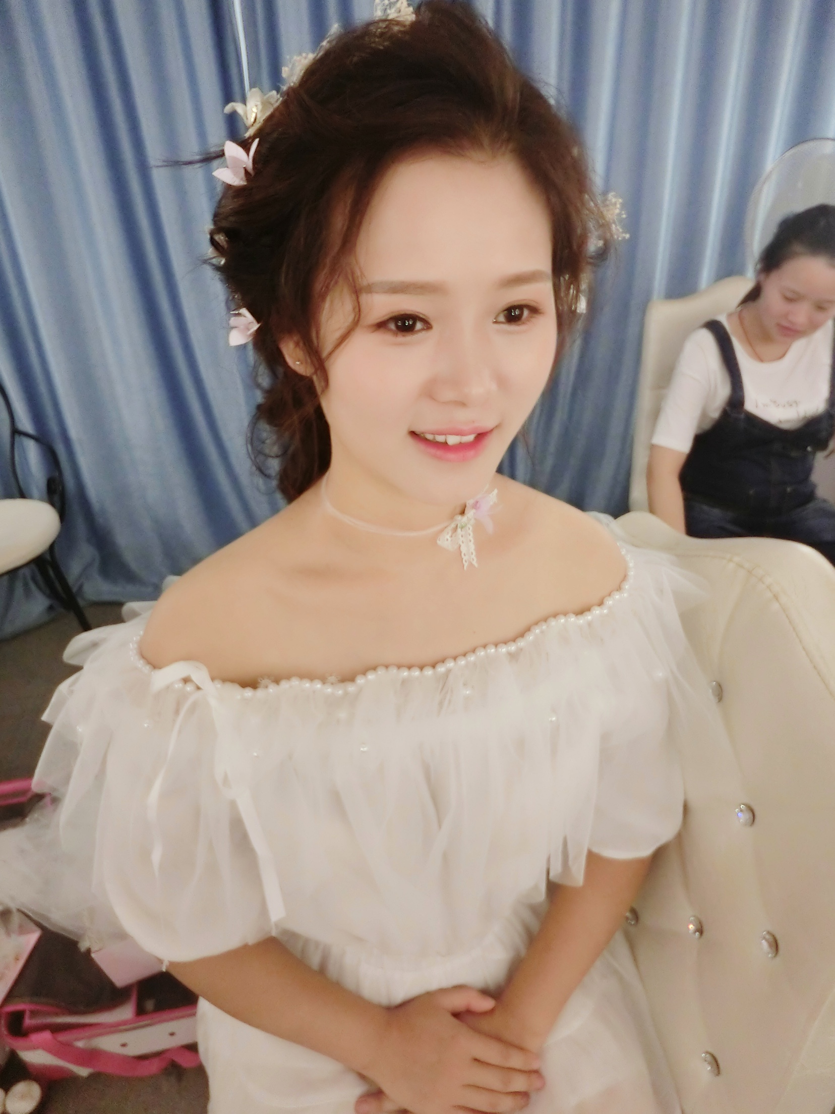选到喜欢的婚纱，造型妆面也很棒
