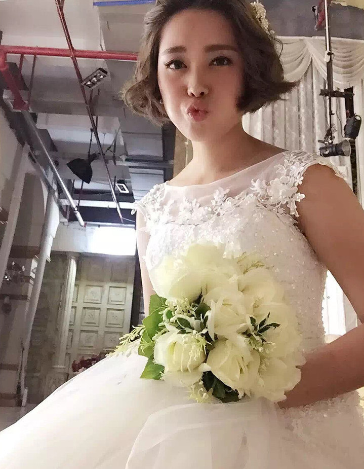 短发婚纱造型感觉还行，可以做复古风