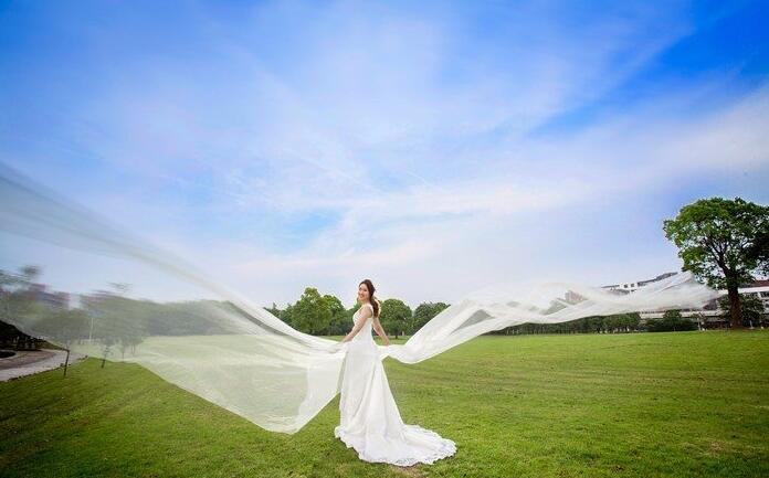 要不要围观俩学霸的婚纱照哈