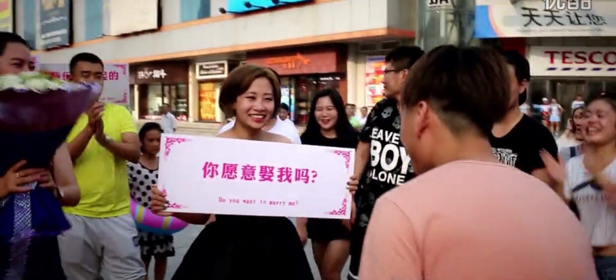 女追男隔层纱？看老阿姨如何求婚大作战！