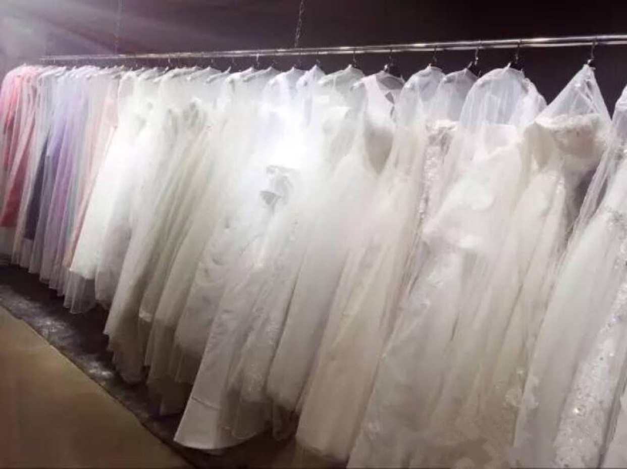 艾美彩妆婚纱礼服馆