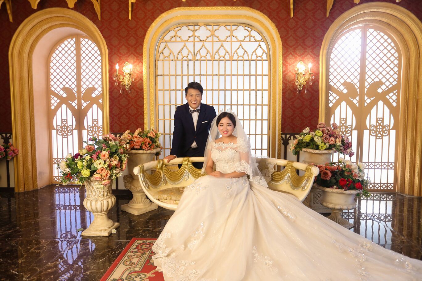 婚纱照出炉，我觉得还是没有修到位，偏胖。。