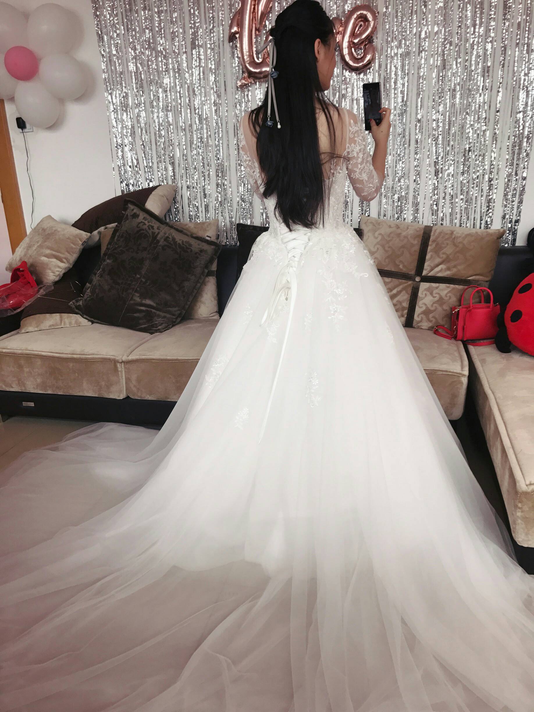 婚礼的服饰还是不能太暴露