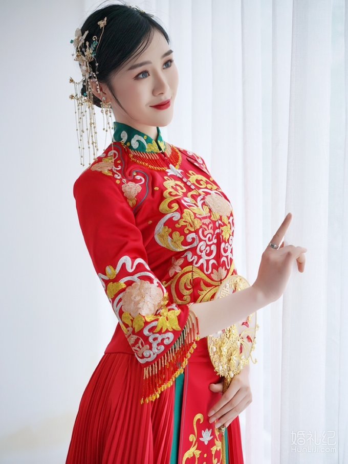 终于把跟妆和婚纱定下来了，大家觉得怎么样？