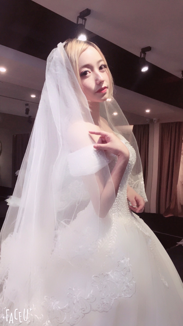 新娘大拖尾婚纱晒图和求问出门纱