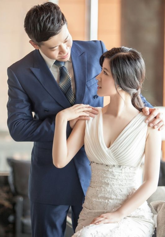 简约不代表素净，奉上我超美简约大气婚纱照~