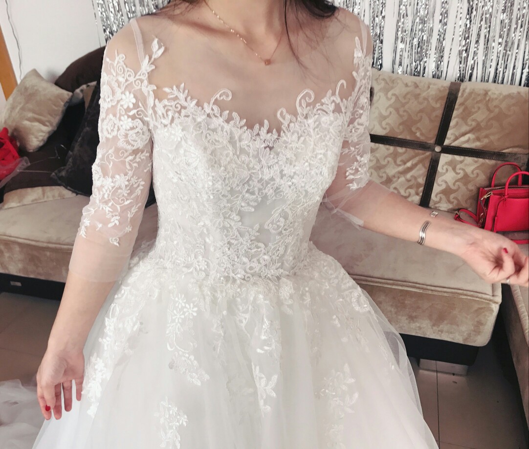 婚礼的服饰还是不能太暴露
