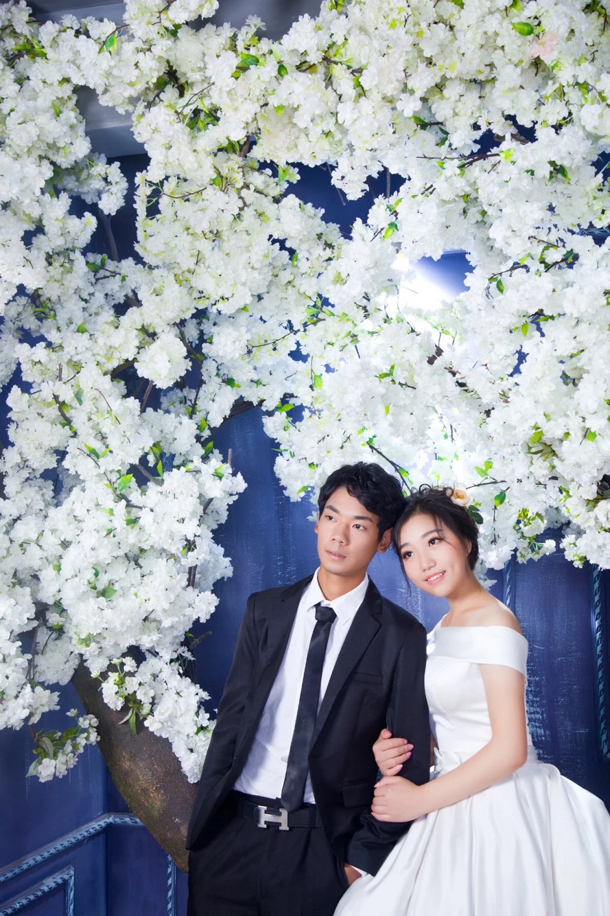 期待了这么久，婚纱底片终于出来了  