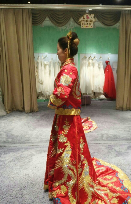 水墨画风礼服超高端 粉嫩钻石主纱显少女