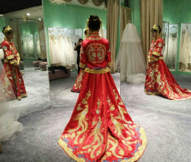 觉得我像关晓彤还是毛晓彤呀？
