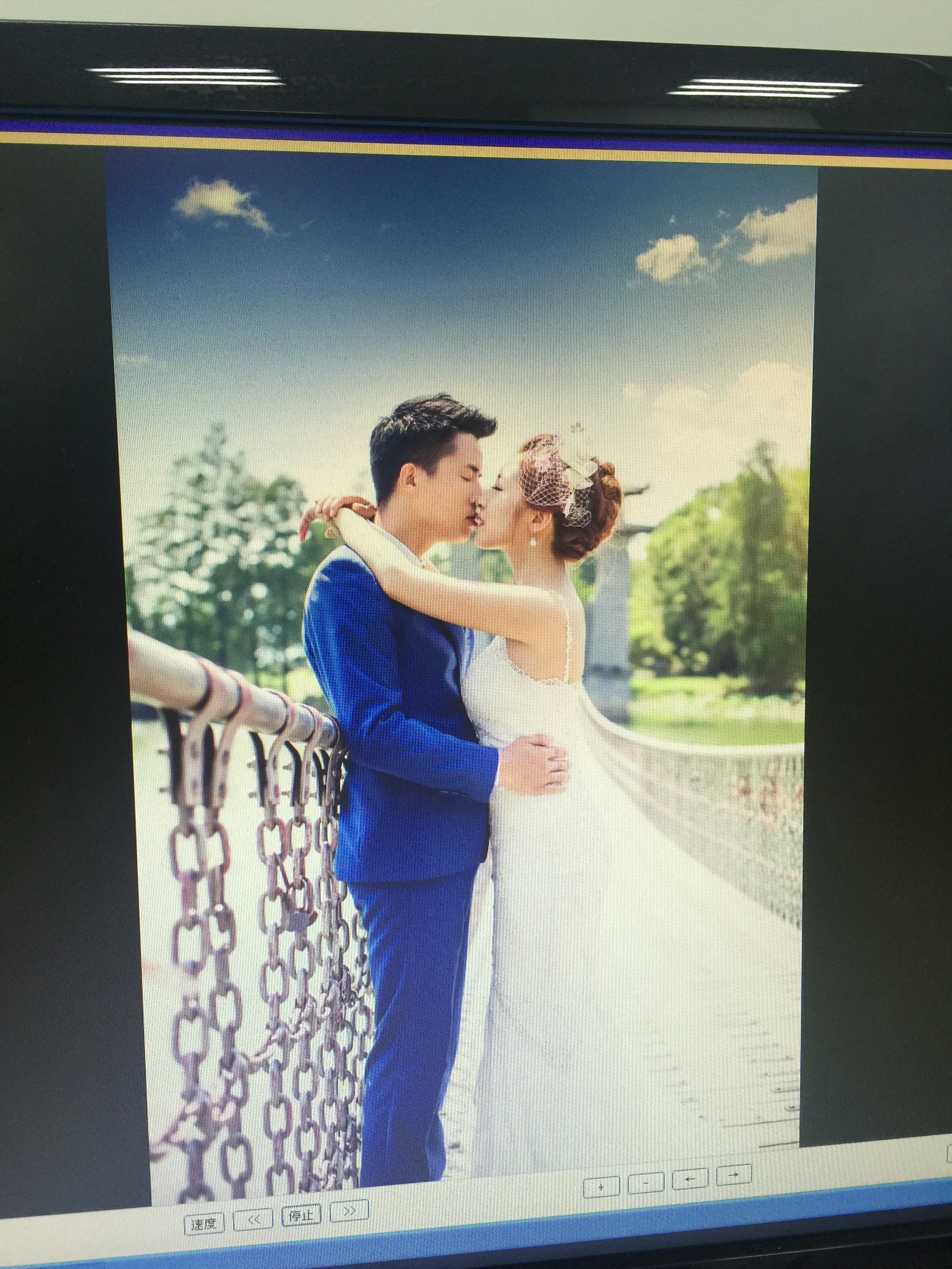 婚纱照。