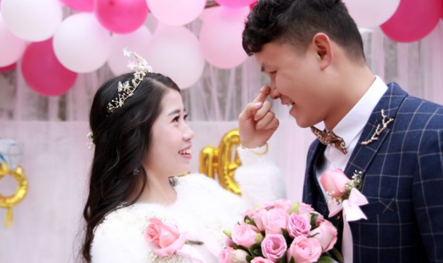 农村破院子办的婚礼 ，婆婆竟然还要跳广场舞