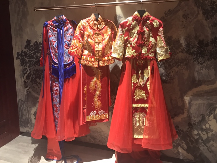 蔓芮婚纱礼服馆