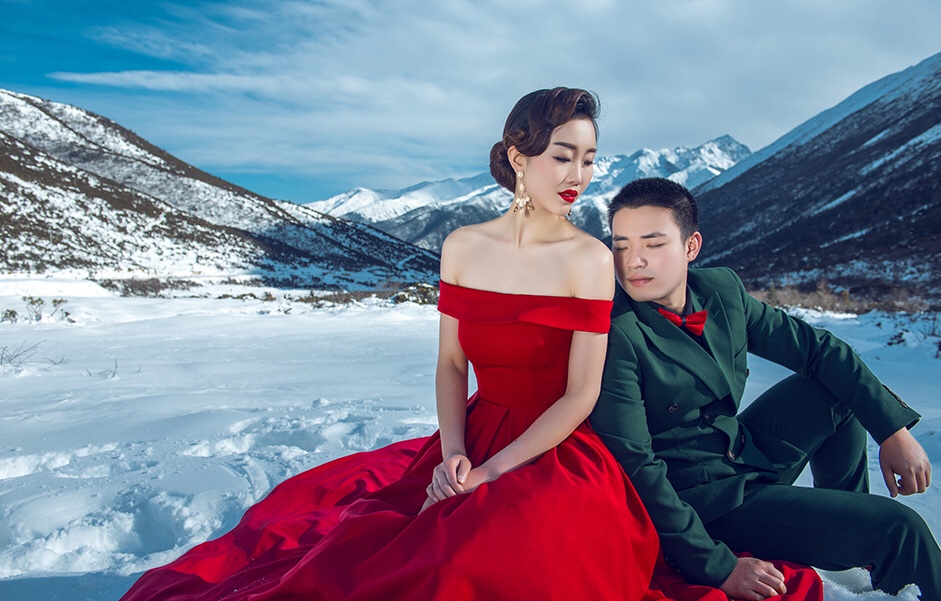 在“东俄罗”新都桥拍摄的婚纱照