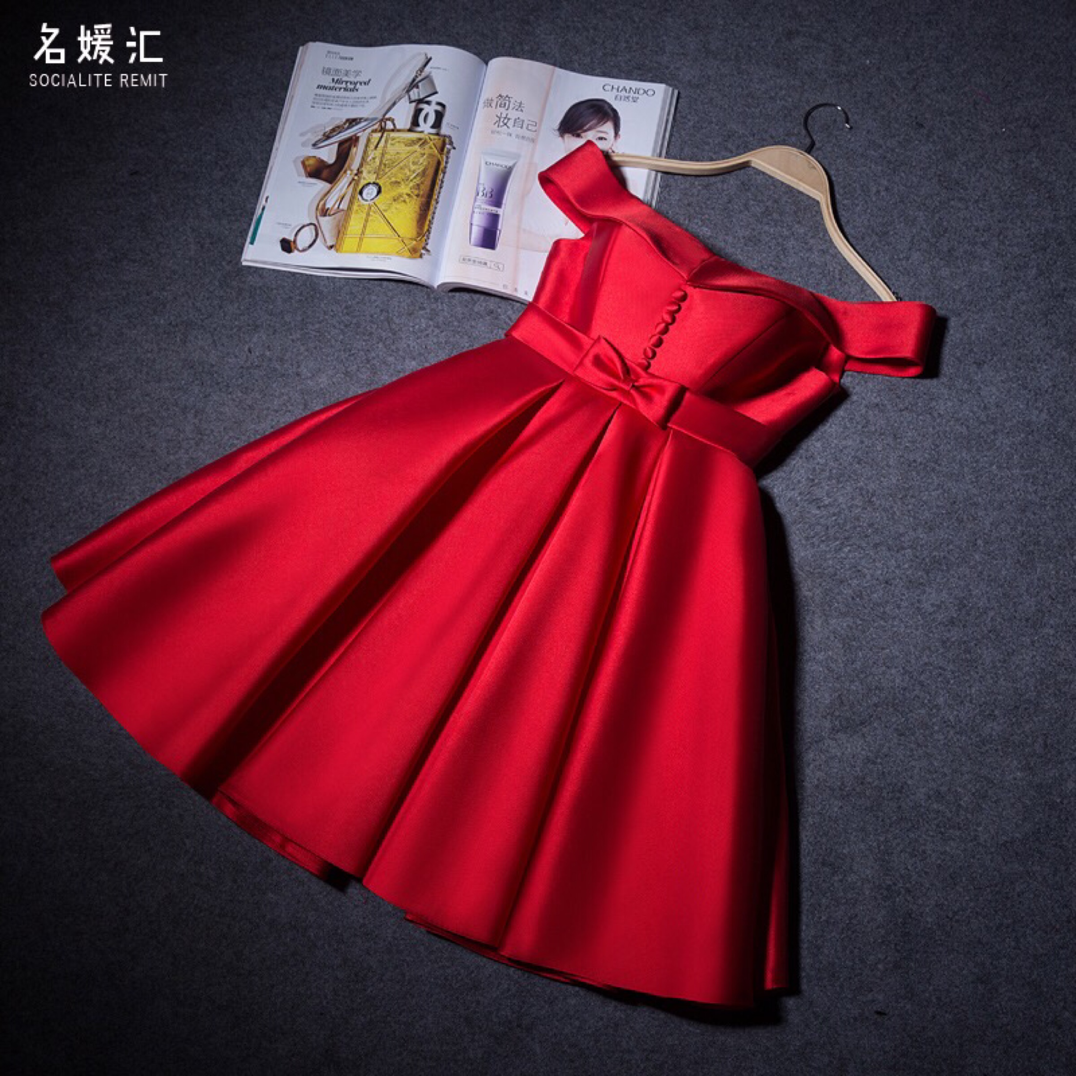 低价出售婚纱，敬酒服。孕妇款。