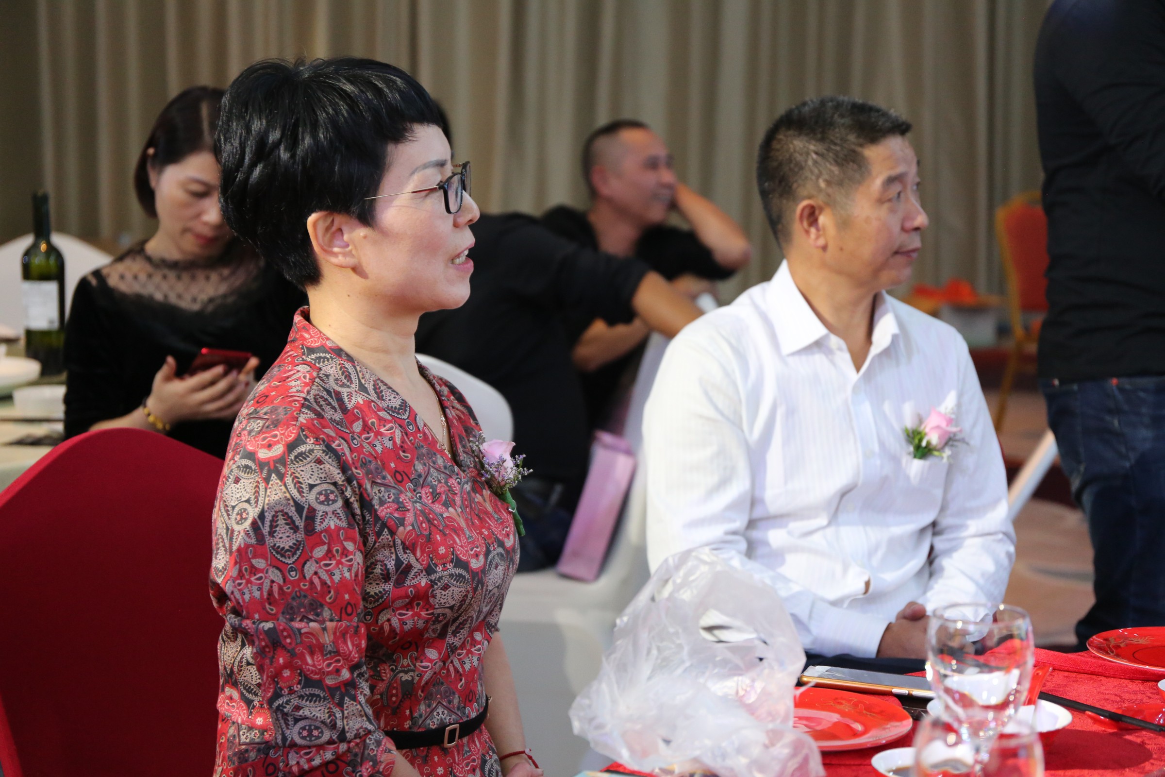 心机婆婆！礼服穿出来腰比我还瘦