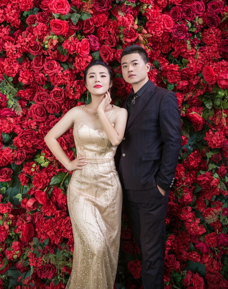 我们的婚期是在农历12.22号！八月底拍的照片还没出来，