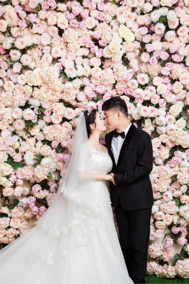 婚礼当天仪式上是批发还是盘发？麻烦各位帮忙给个建议