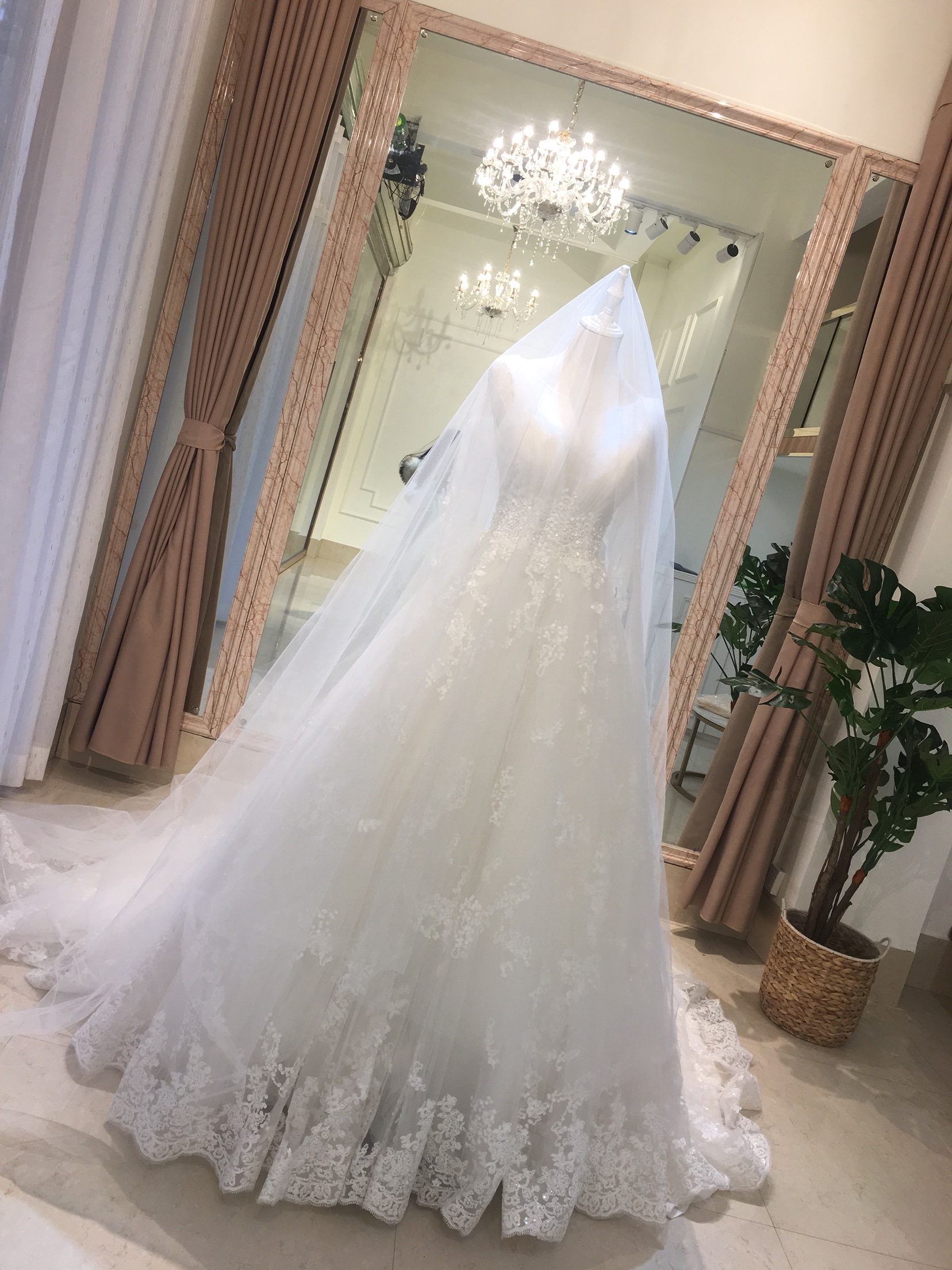 佰慕婚纱美妆定制