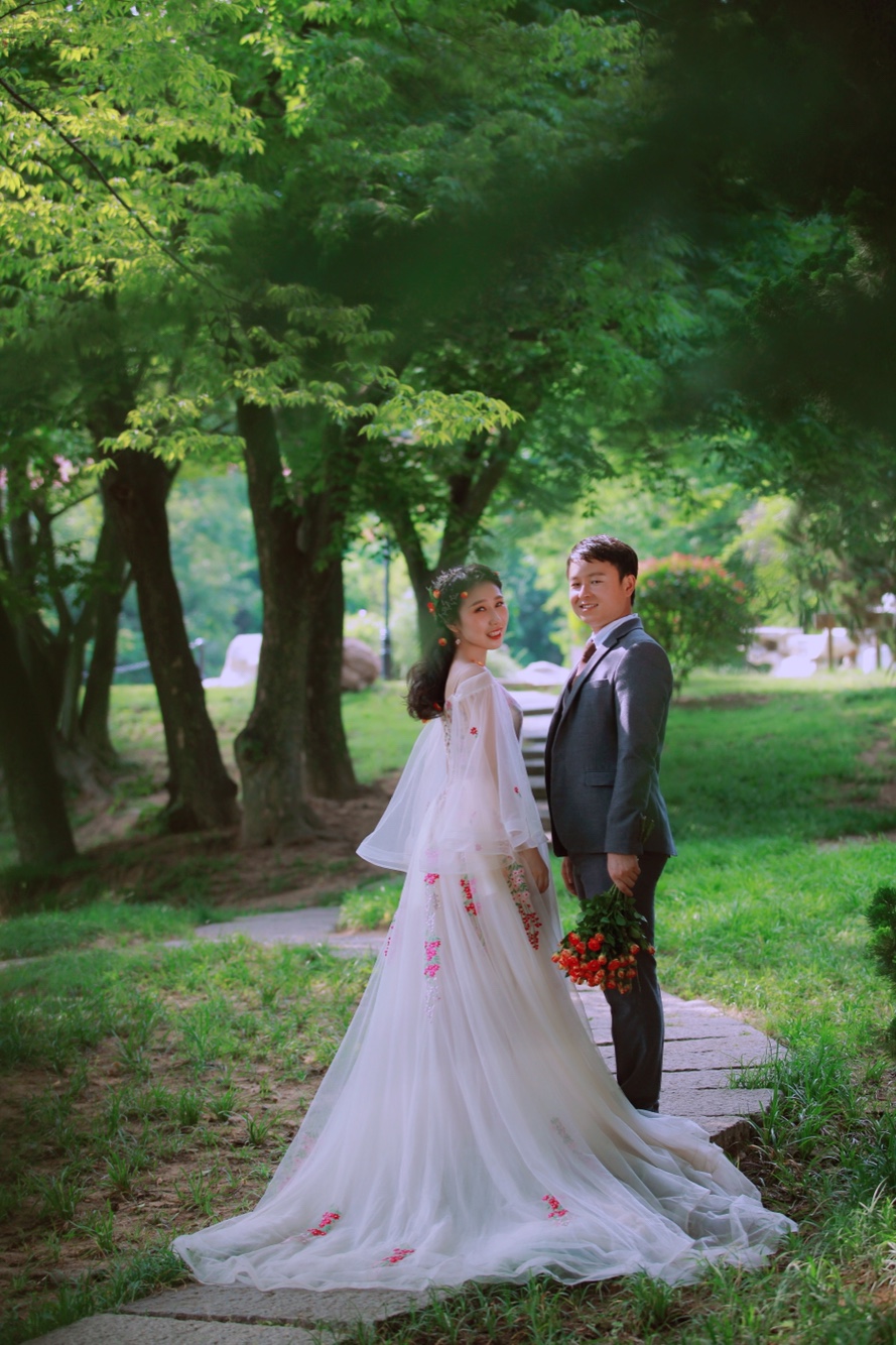 500元婚纱不输5千 大婚3套美翻你