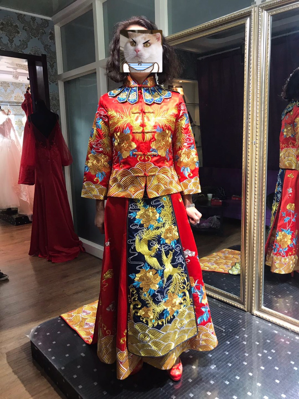 终于订了婚纱礼服