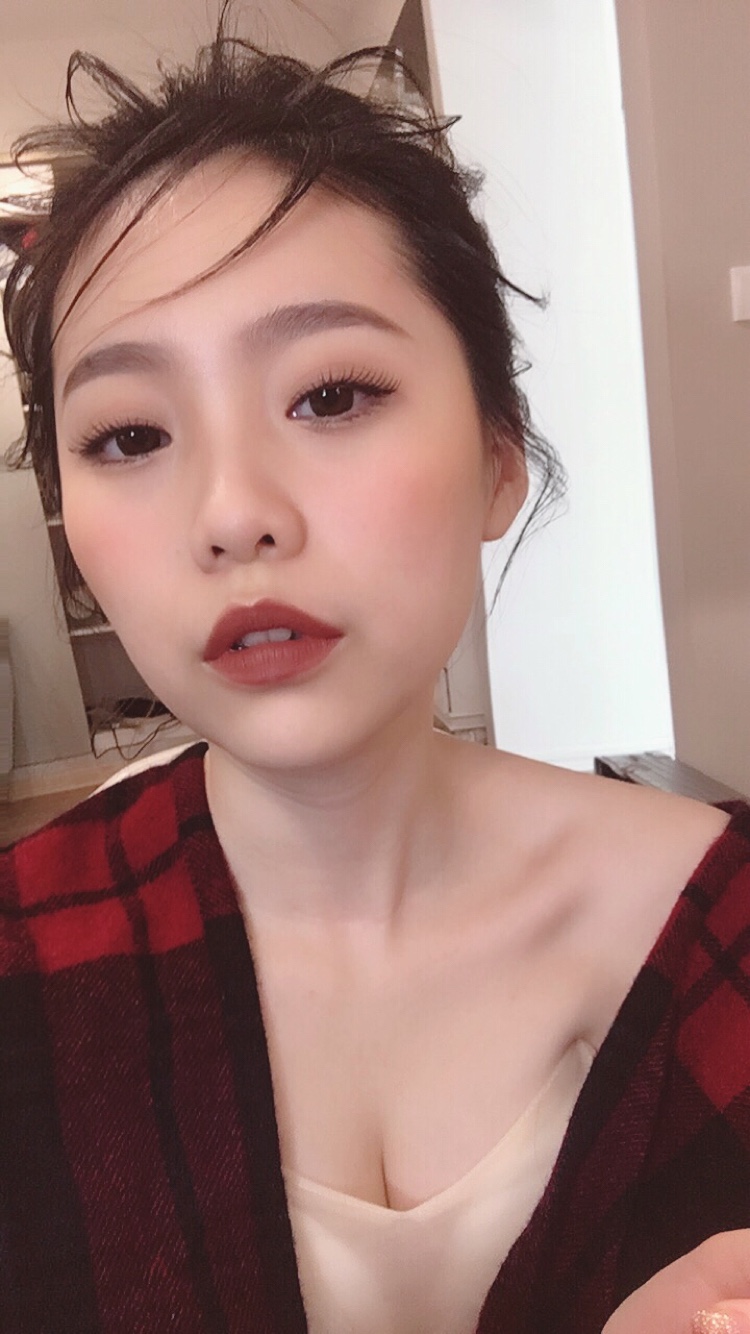 婚纱写真效果总是差强人意？挑选婚纱摄影你需要注意些什么？妆面、婚纱、摄影师样样不可马虎！