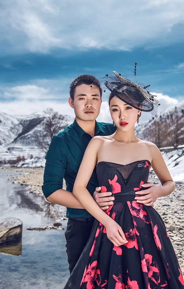 在“东俄罗”新都桥拍摄的婚纱照