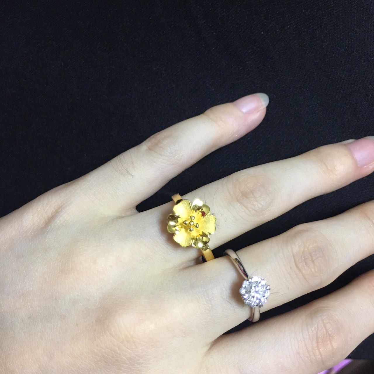 在农村想买钻石戒指，婆婆骂我败家！只让戴金戒指