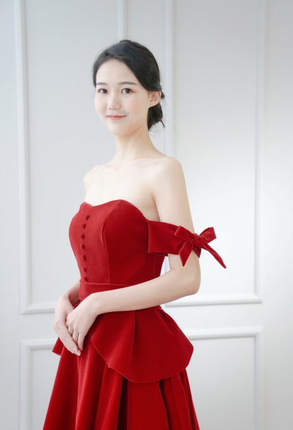 敬酒服能穿大漏背么？会不会不太得体