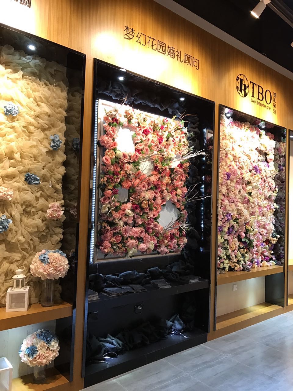 #婚礼纪体验店#杭州城西银泰开了一家婚礼纪体验店，拔草啦[喜欢]