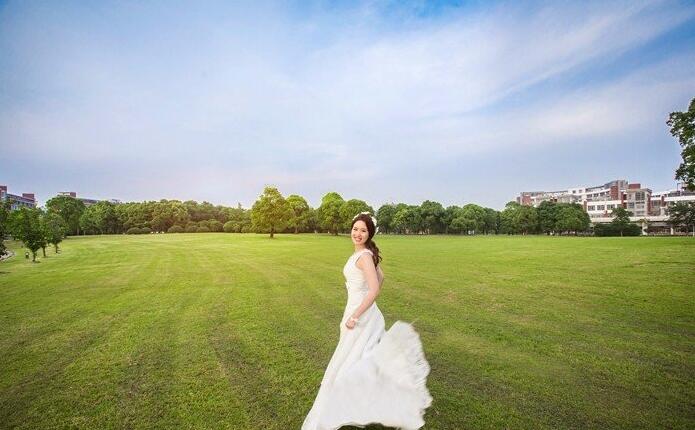 要不要围观俩学霸的婚纱照哈