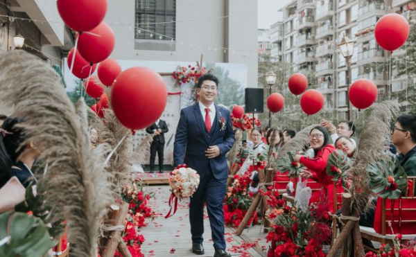 自学上百场婚礼策划，在私房菜馆筹备一场完美婚礼