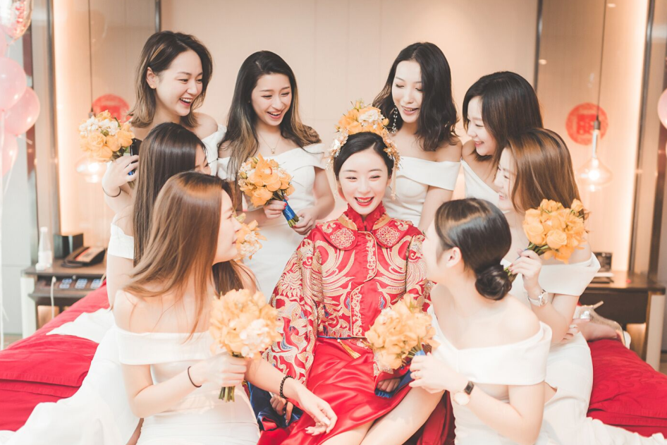 结婚请的伴娘都比我颜值高。。后悔死了。。。