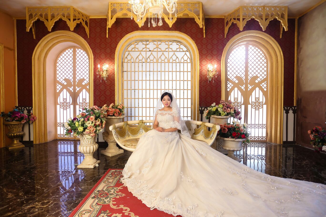 婚纱照出炉，我觉得还是没有修到位，偏胖。。