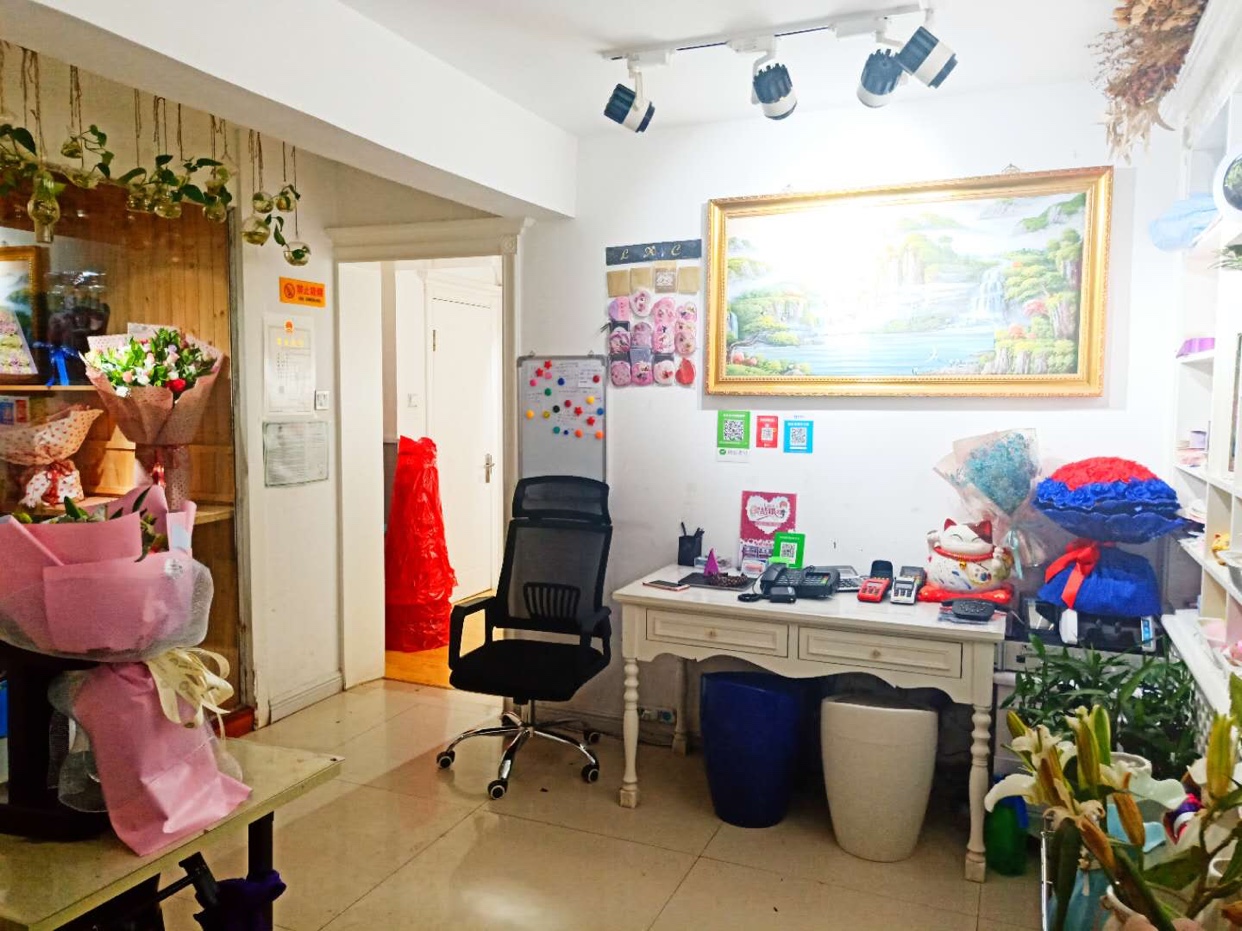 绚丽坊婚纱鲜花婚庆用品专营店