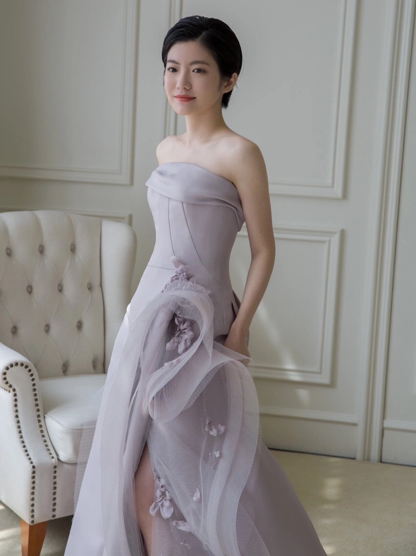 新娘们，能帮我看看敬酒服选哪款好看吗？